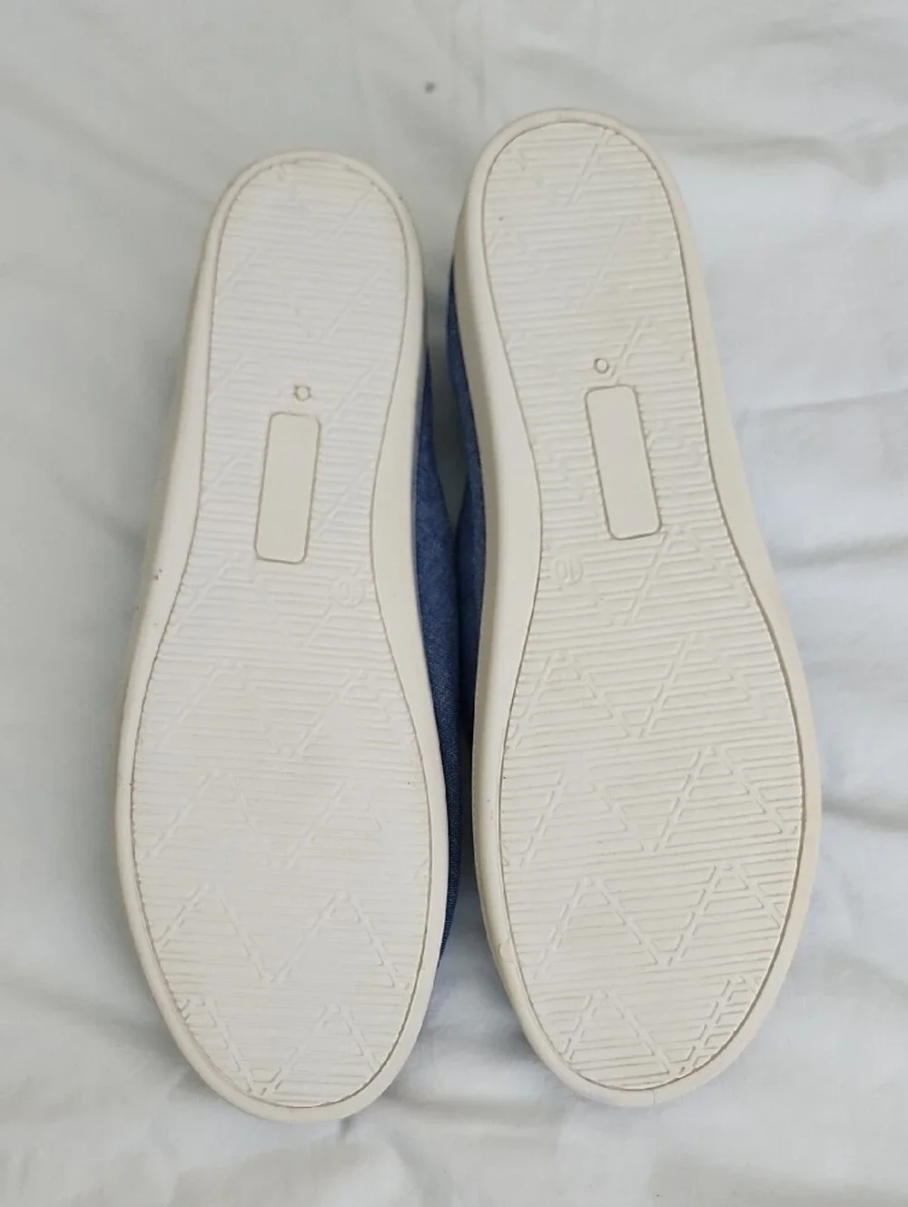 SO Edenn Chambray Blue Moc Toe Slip On Sneakers NWOT Woman's 10 - Picture 9 of 9